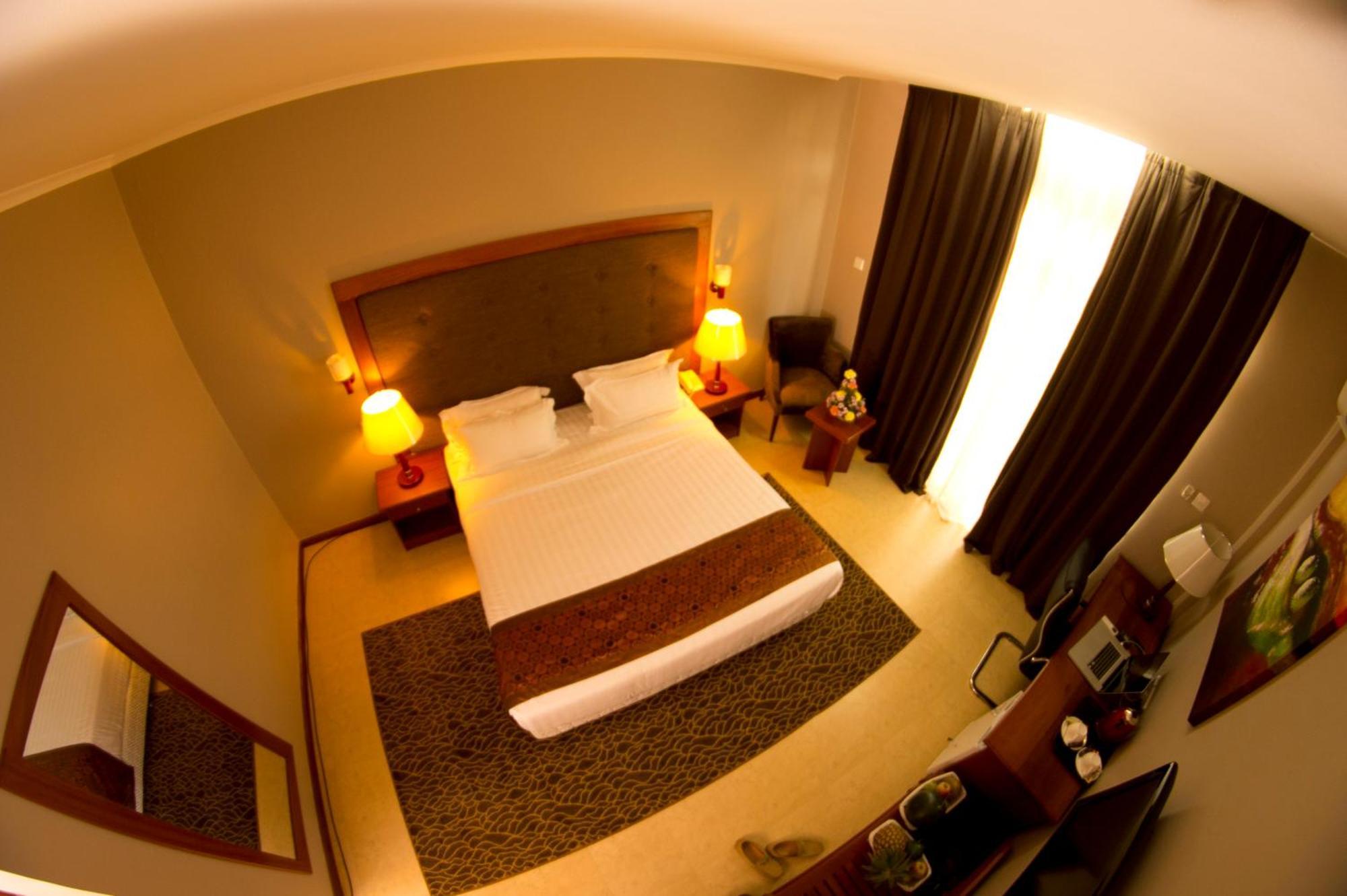 Seascape Hotel Dar es Salaam Exterior photo