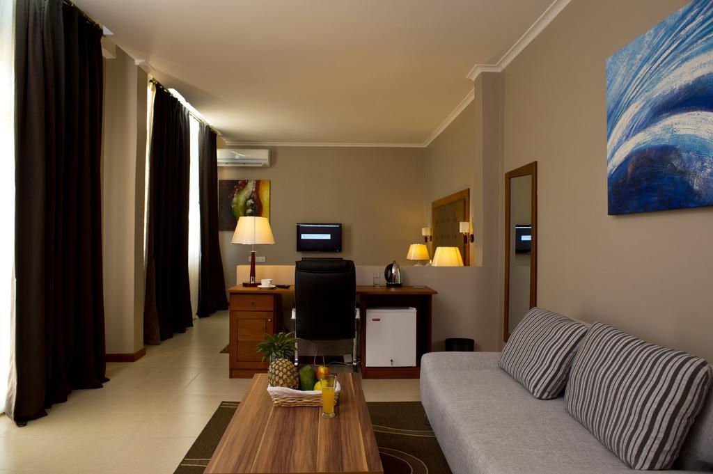 Seascape Hotel Dar es Salaam Exterior photo